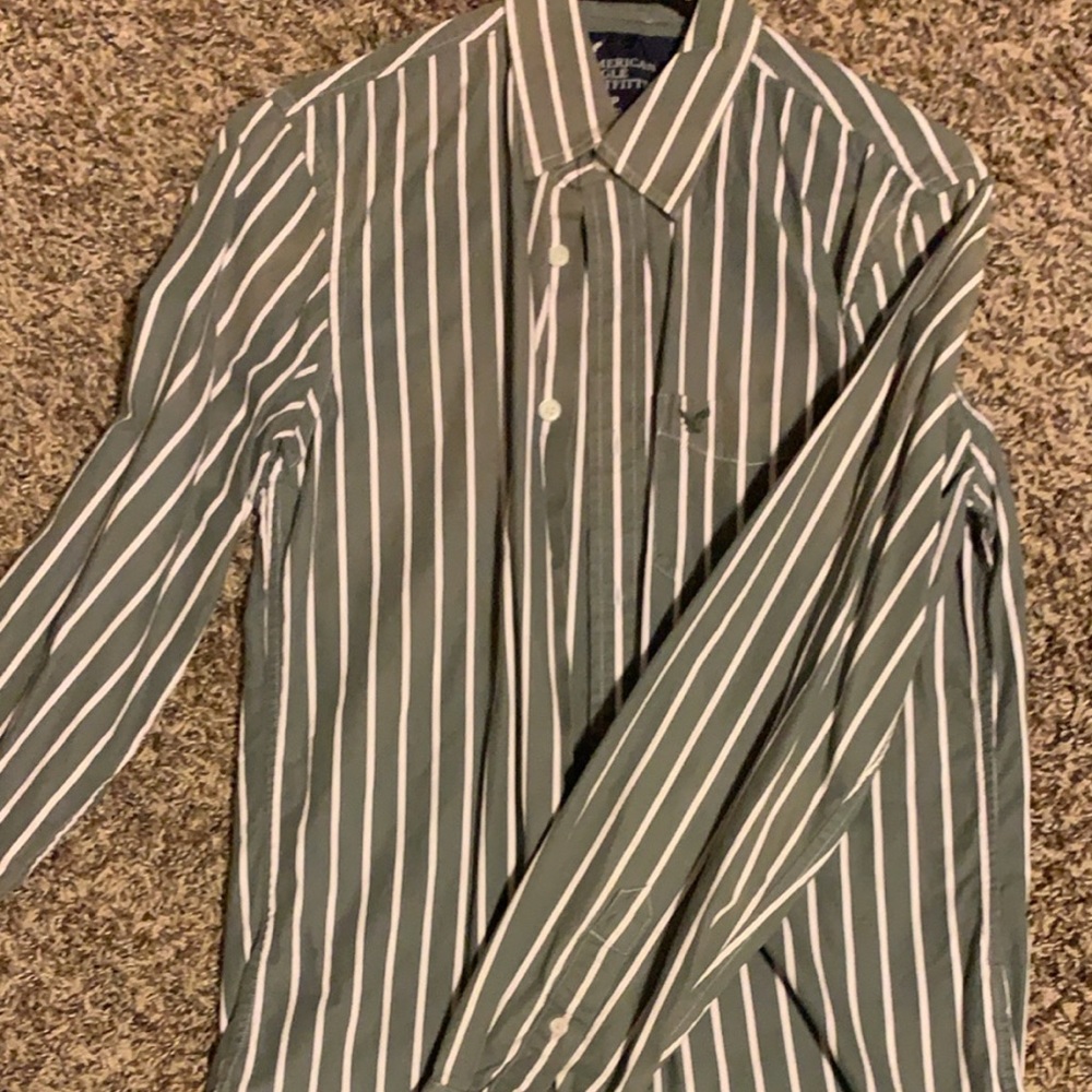 American Eagle men’s shirt